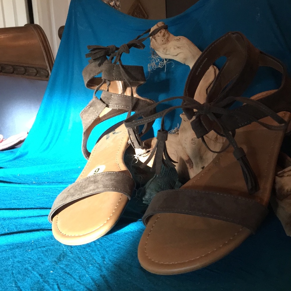Report flat khaki sandals